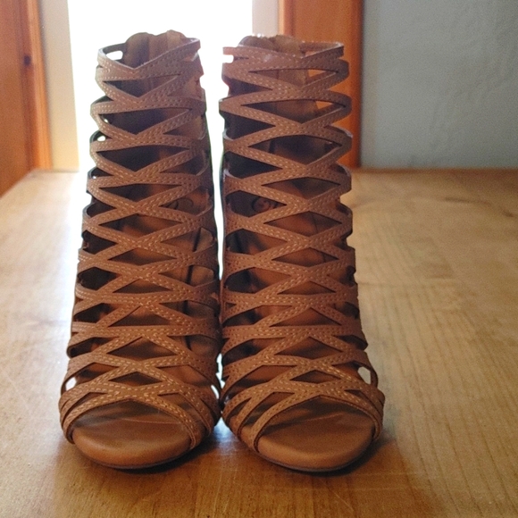 Heart in D Natural Leather Strappy Heels - Picture 2 of 7